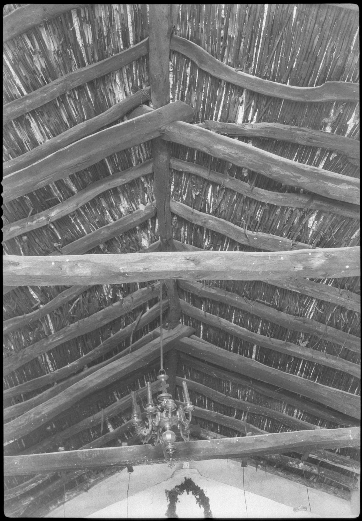 Παγές. Στέγη εκκλησίας που δείχνει