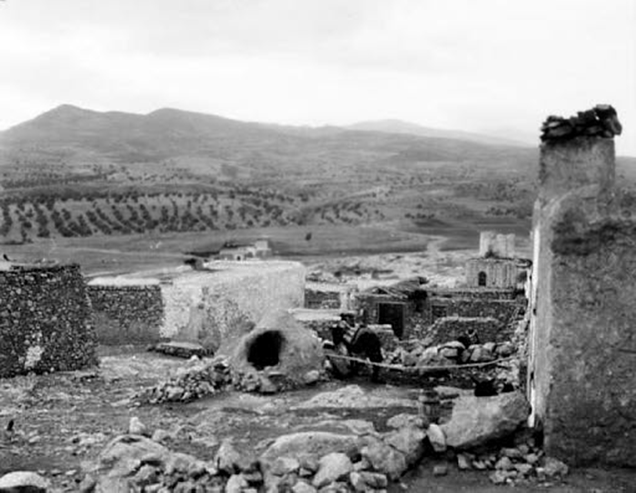 Μέγαρα μια αυλή με υπαίθριο φούρνο