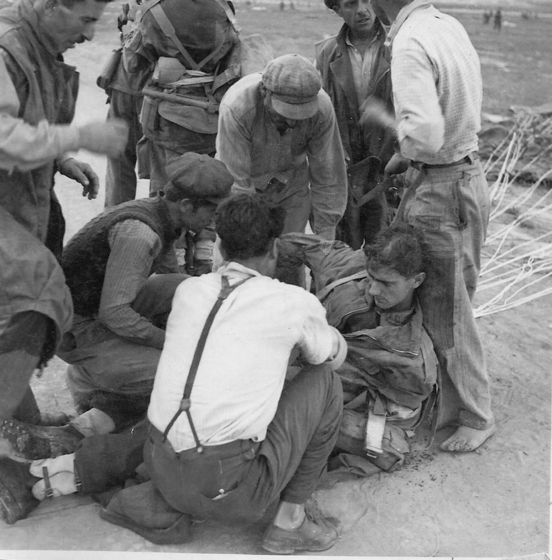 Μεγαρείς βοηθούν τους τραυματίες Β