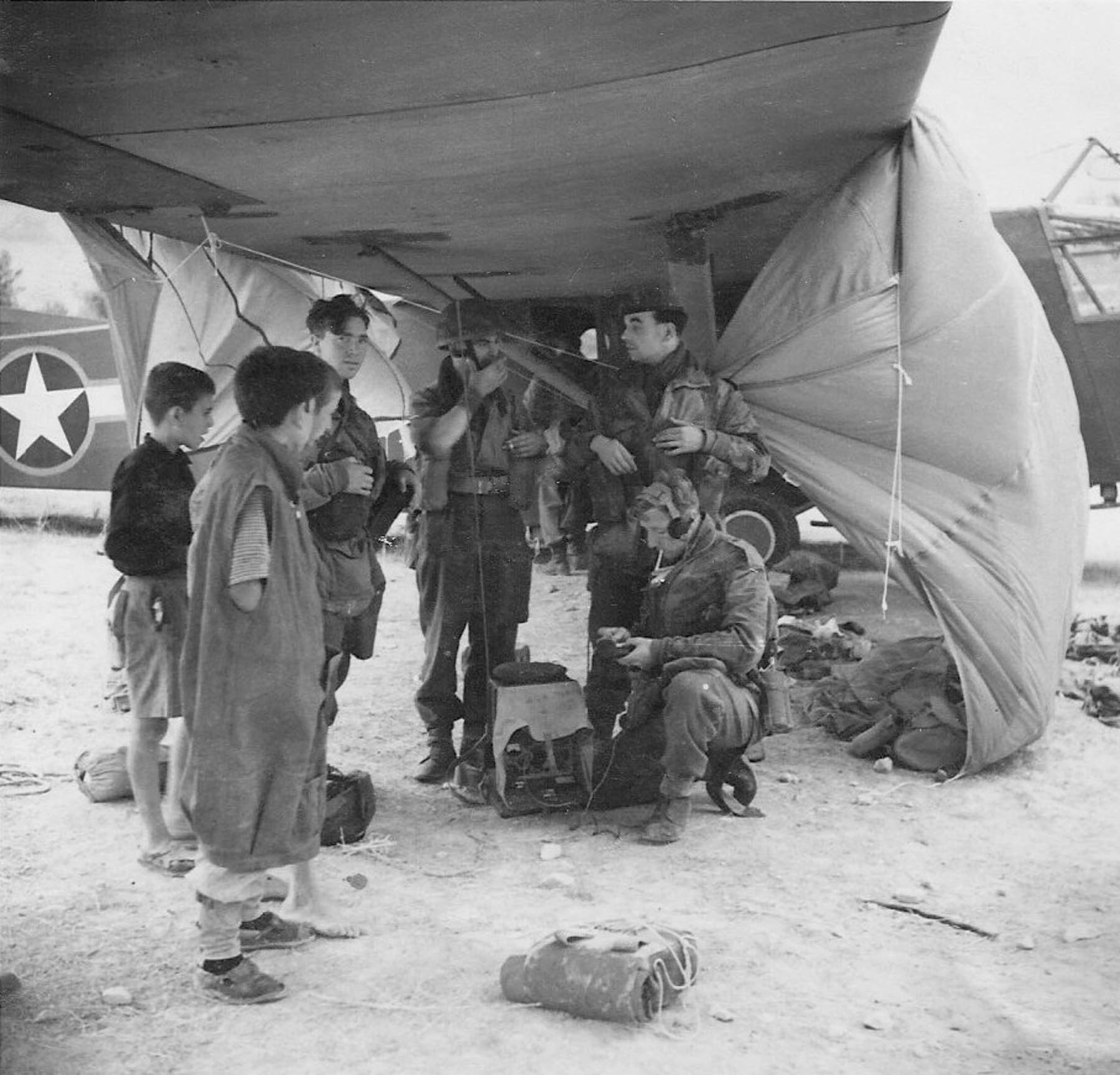 Μεγαριτόπουλα παρατηρούν